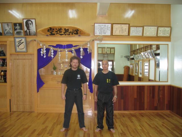 Maître Valeriy Maistrovoy en compagnie du Maître Kiyohide Shinjo, redoutable samouraï Uechi-ryu 8e dan.